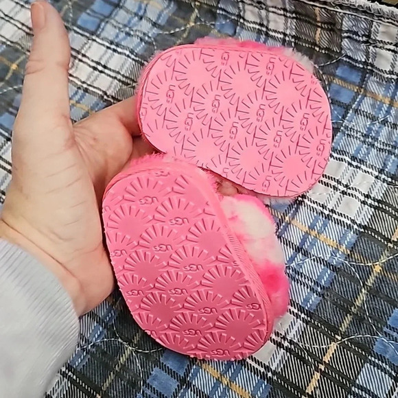 Ugg Pink Baby Slippers sz 0/1 - Picture 3 of 3